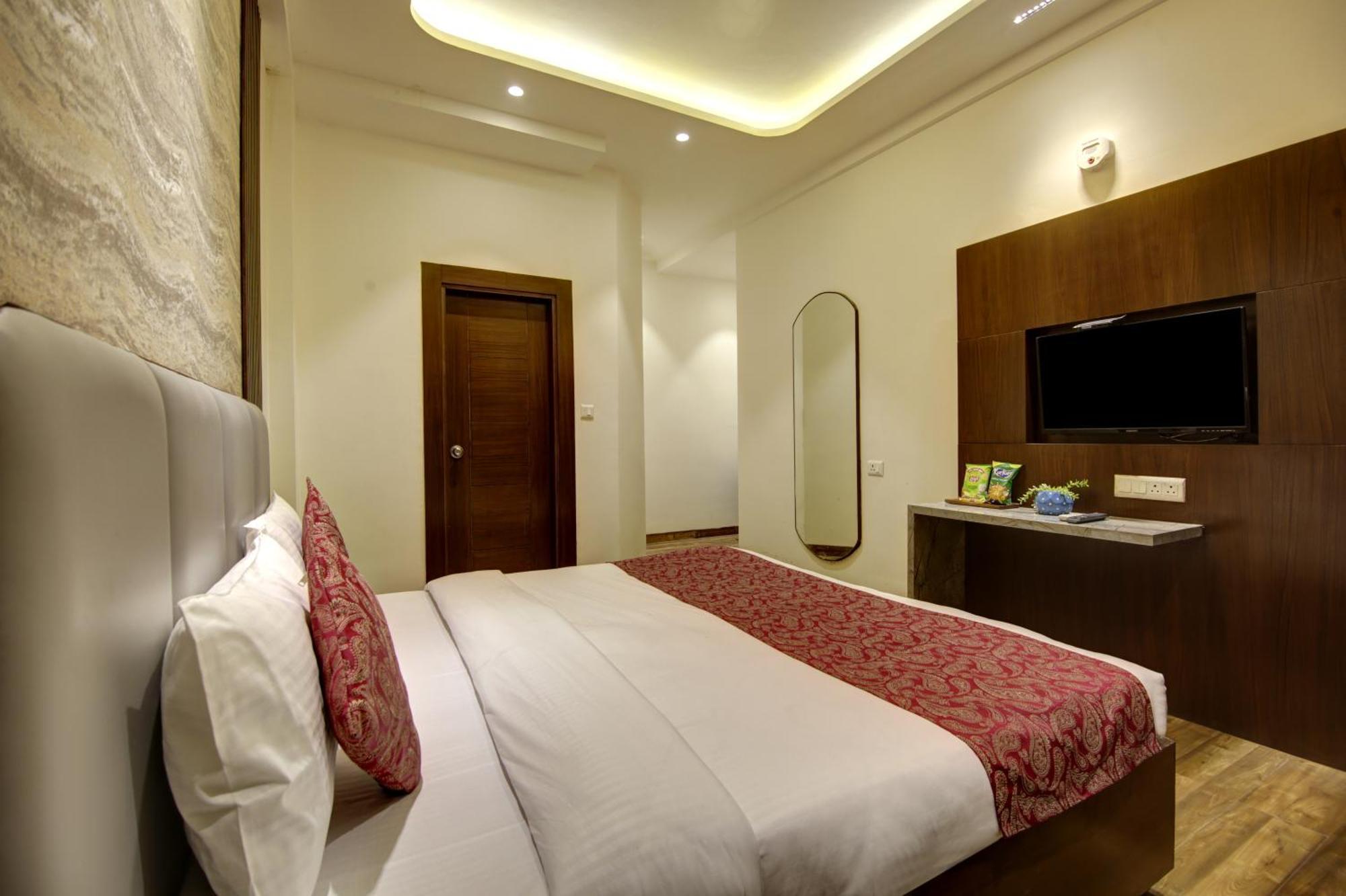 Hotel Kashish Plaza - 5 Mins From Metro Station Delhi Kültér fotó