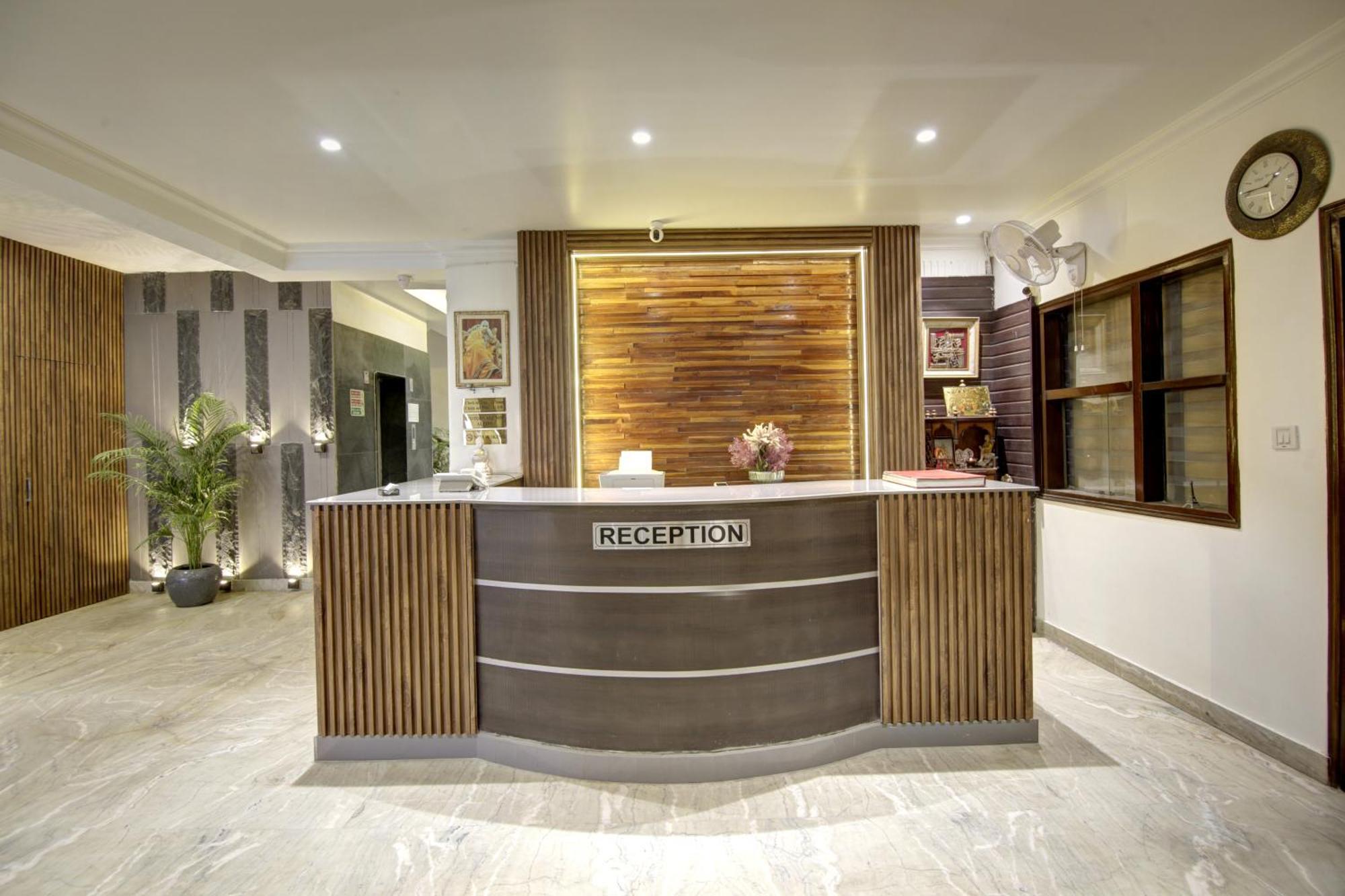 Hotel Kashish Plaza - 5 Mins From Metro Station Delhi Kültér fotó