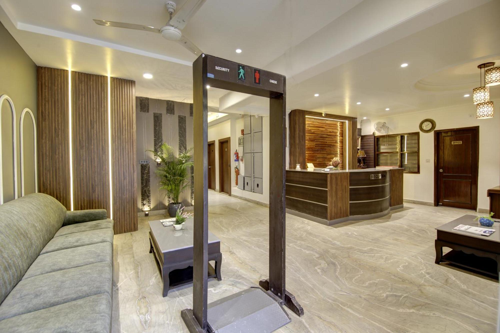 Hotel Kashish Plaza - 5 Mins From Metro Station Delhi Kültér fotó