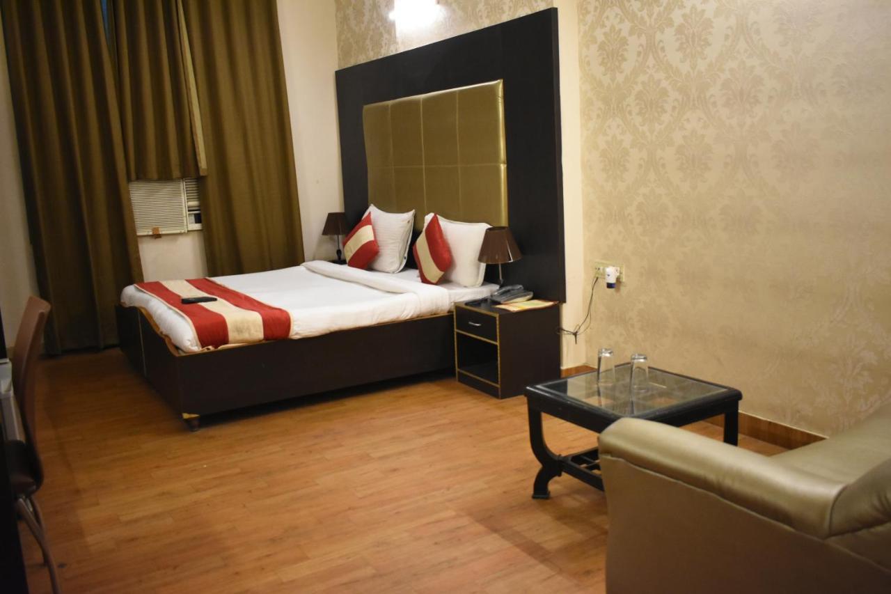 Hotel Kashish Plaza - 5 Mins From Metro Station Delhi Kültér fotó