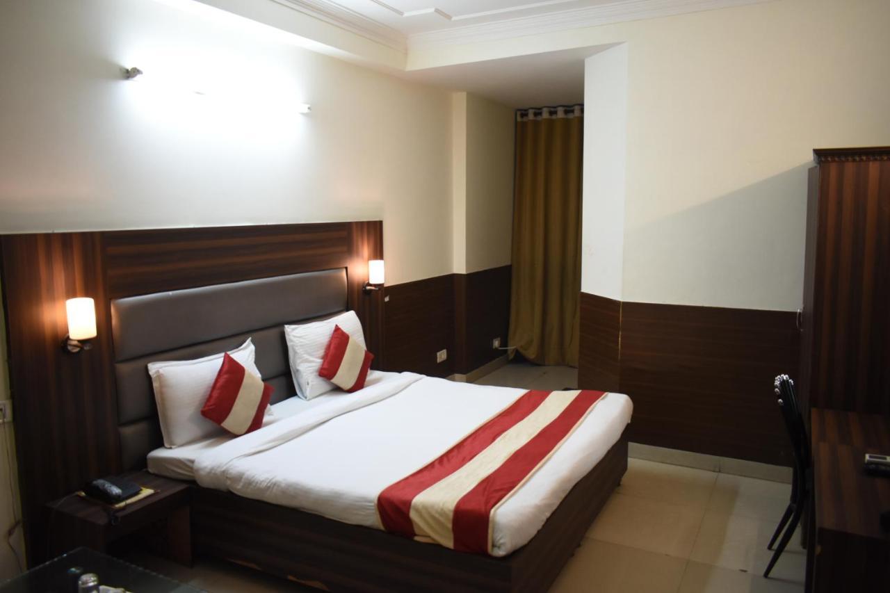 Hotel Kashish Plaza - 5 Mins From Metro Station Delhi Kültér fotó