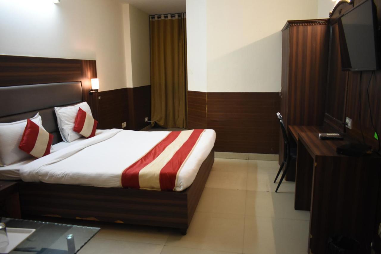Hotel Kashish Plaza - 5 Mins From Metro Station Delhi Kültér fotó