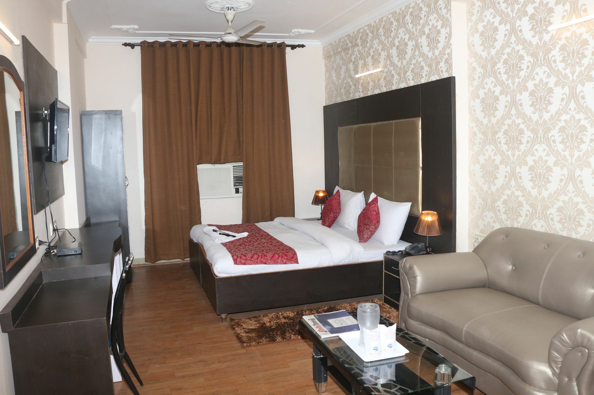 Hotel Kashish Plaza - 5 Mins From Metro Station Delhi Kültér fotó